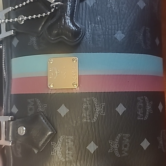 MCM Handbag excellent condition with dog bone - Picture 4 of 10